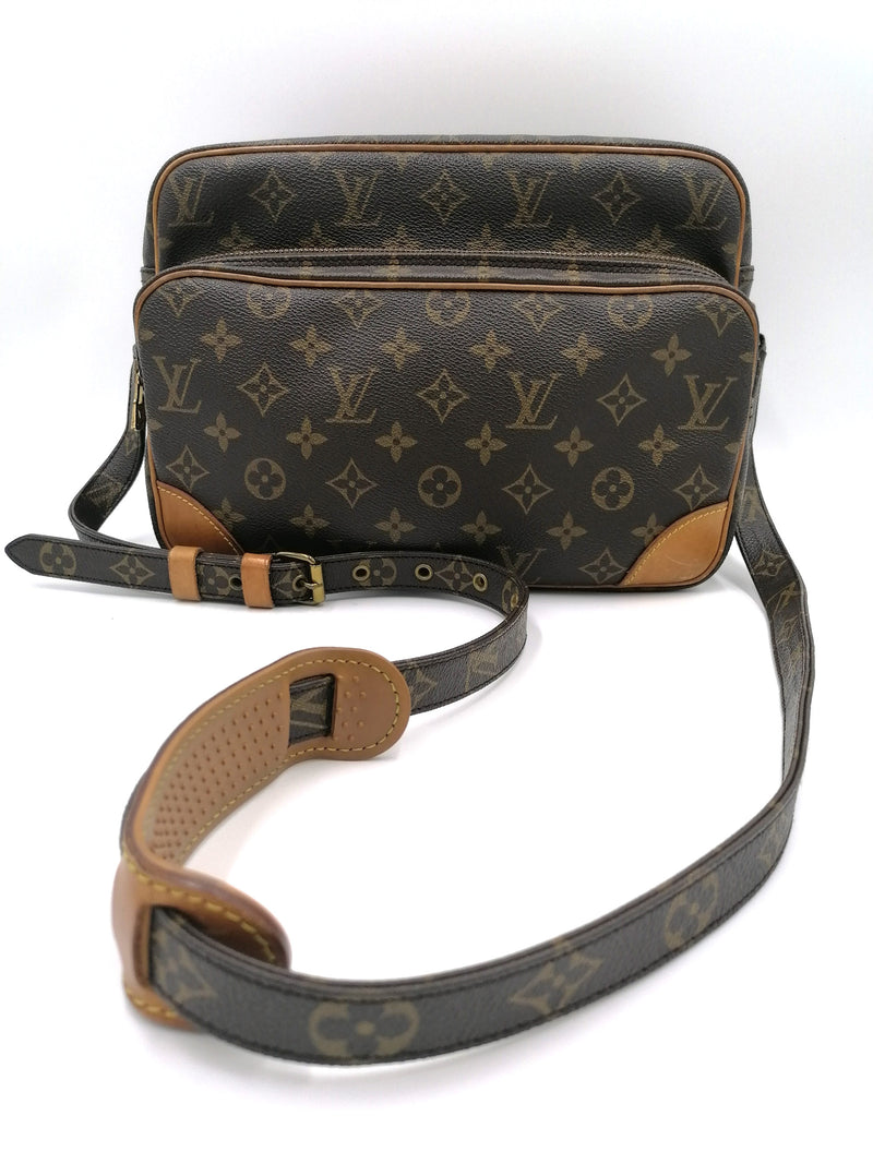 Monogram Canvas Nile MM taske fra brand: LOUIS VUITTON - We Do Vintage