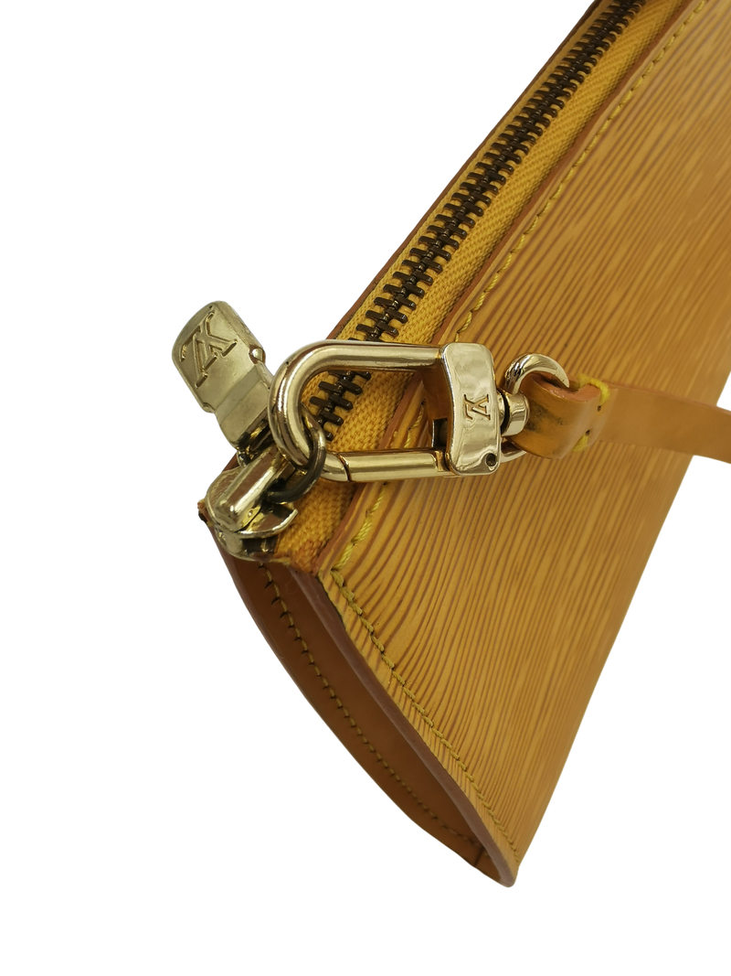 Gul Epi læder Pochette Accessoires taske fra brand: LOUIS VUITTON - We Do Vintage