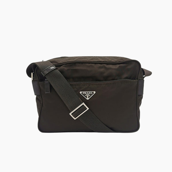 Brun nylon crossbody taske fra brand: PRADA - We Do Vintage