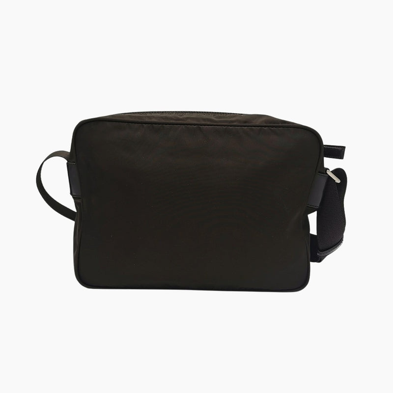 Brun nylon crossbody taske fra brand: PRADA - We Do Vintage