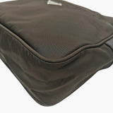 Brun nylon crossbody taske fra brand: PRADA - We Do Vintage