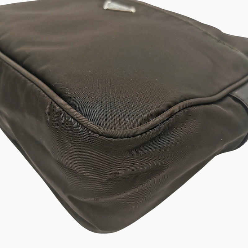 Brun nylon crossbody taske fra brand: PRADA - We Do Vintage
