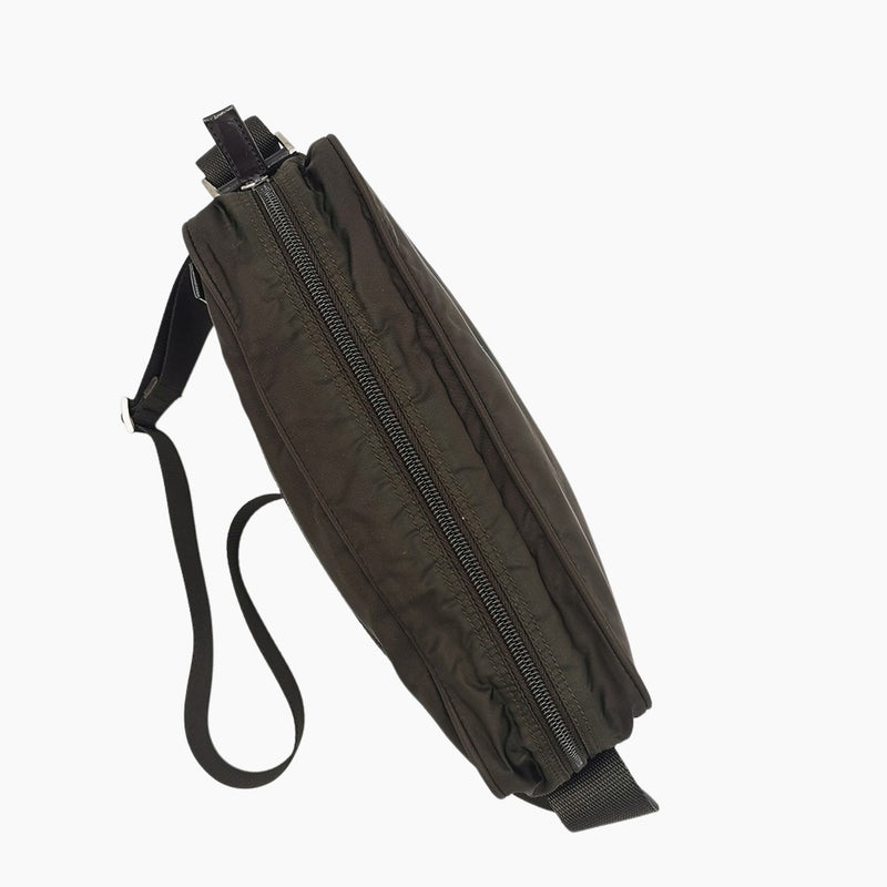Brun nylon crossbody taske fra brand: PRADA - We Do Vintage