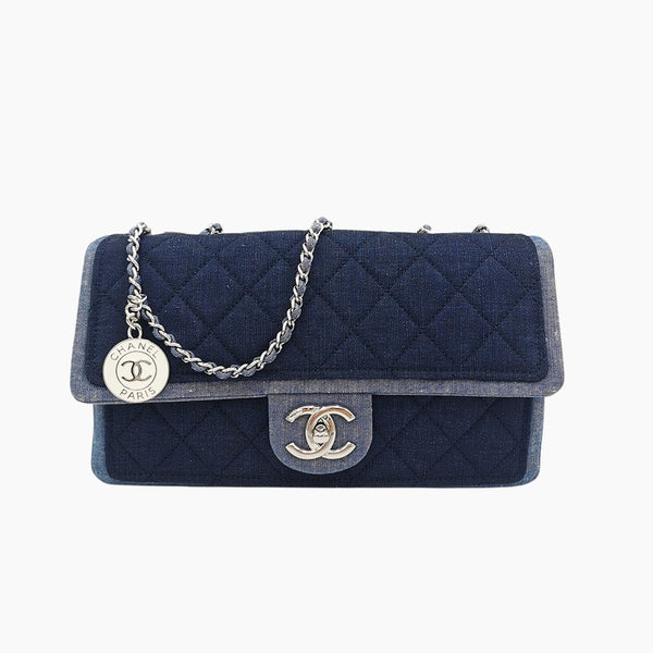 Limited Edition Medium Denim Flap Bag taske fra brand: CHANEL - We Do Vintage
