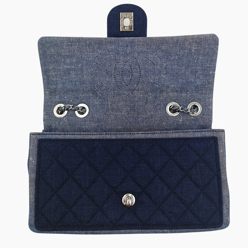 Limited Edition Medium Denim Flap Bag taske fra brand: CHANEL - We Do Vintage