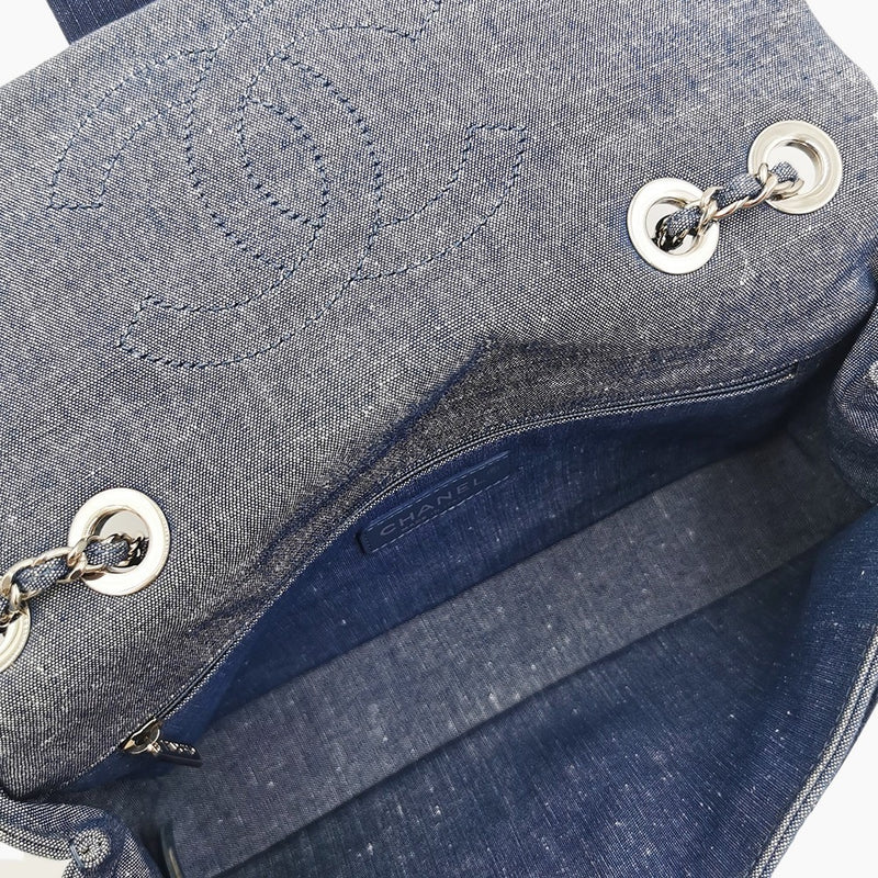Meningsfuld Min tankevækkende Limited Edition Medium Denim Flap Bag – We Do Vintage