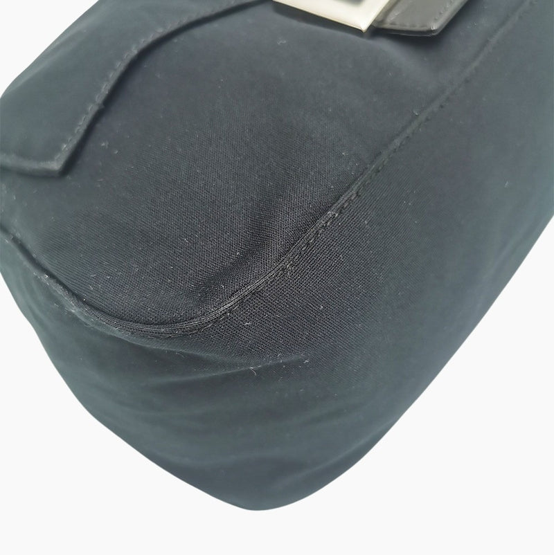 Sort canvas mamma baguette taske fra brand: FENDI - We Do Vintage