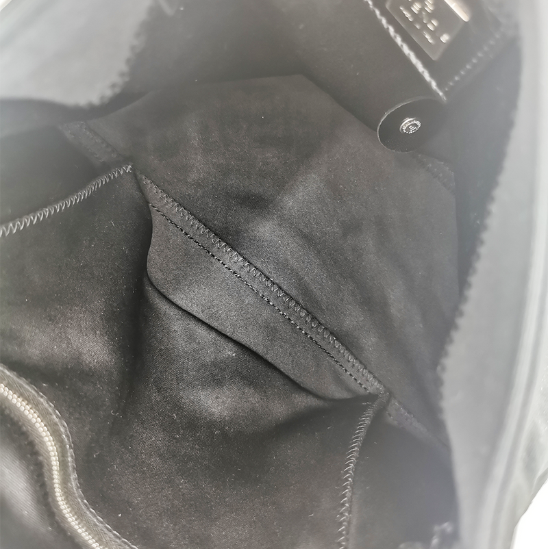 Sort canvas mamma baguette taske fra brand: FENDI - We Do Vintage