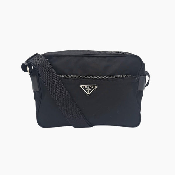 Sort nylon crossbody taske fra brand: PRADA - We Do Vintage