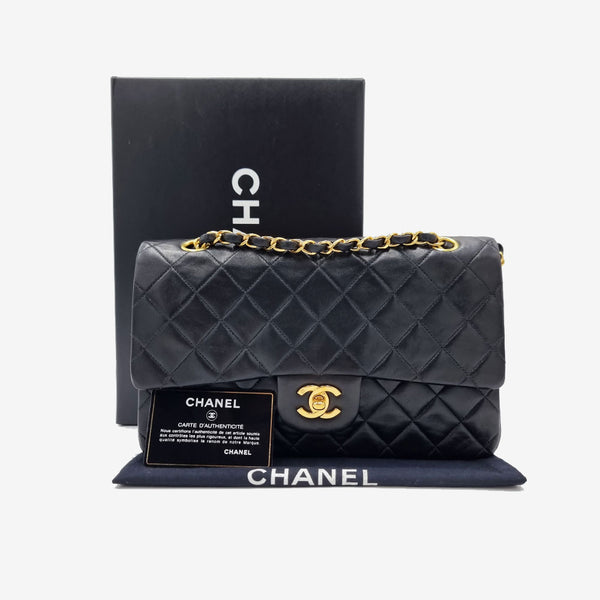 MEDIUM CLASSIC DOUBLE FLAP taske fra brand: CHANEL - We Do Vintage