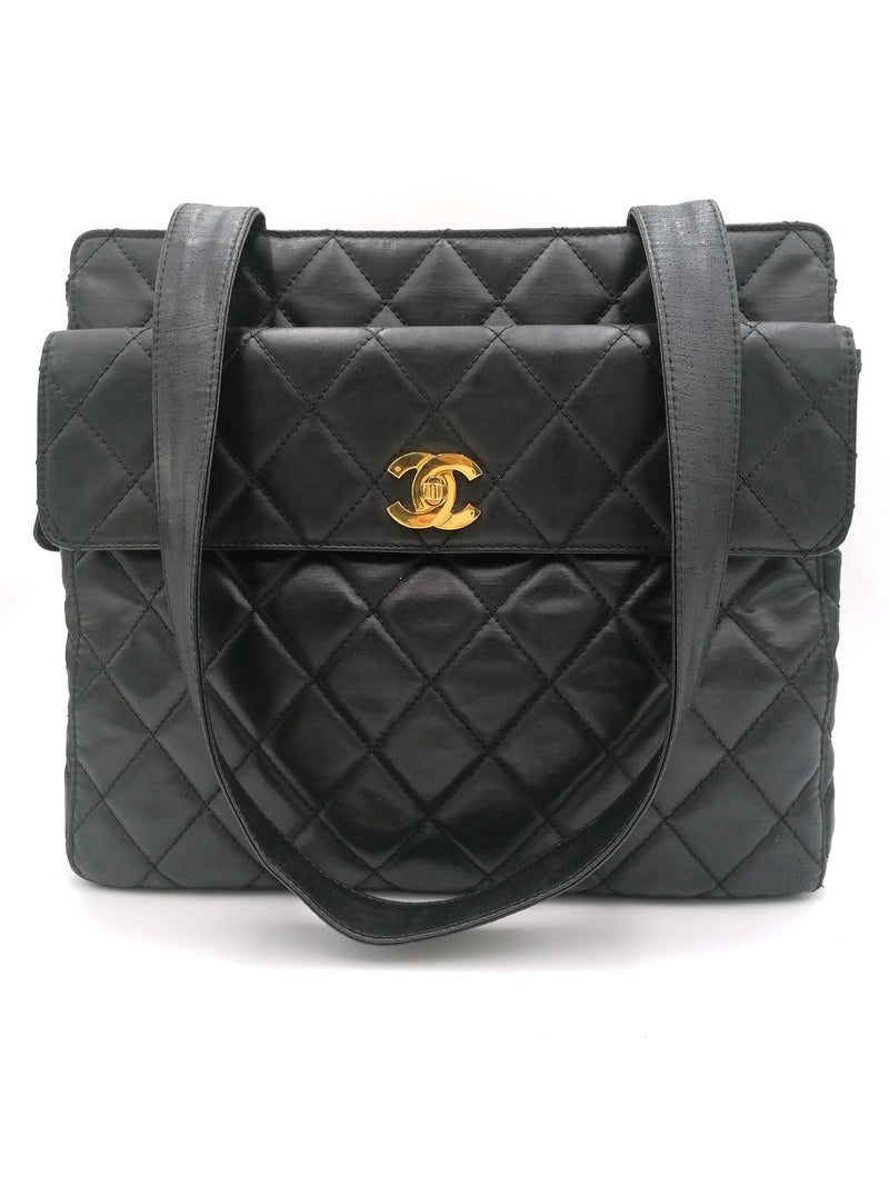 Sort CC Coated Canvas shoulder bag taske fra brand: CHANEL - We Do Vintage