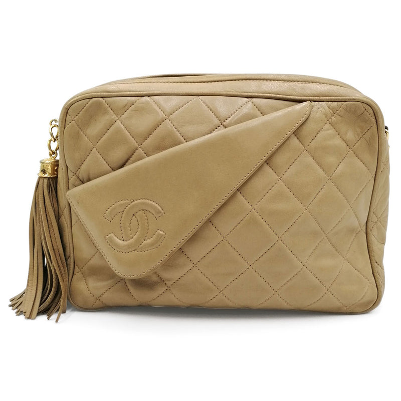 Beige Quilted Camera bag taske fra brand: CHANEL - We Do Vintage