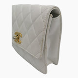 Hvid classic CC beltbag taske fra brand: CHANEL - We Do Vintage