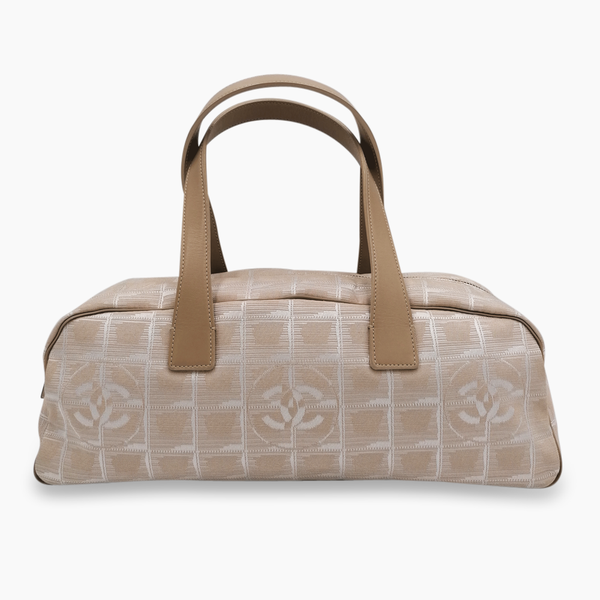 Beige New Travel Line Collection taske fra brand: CHANEL - We Do Vintage