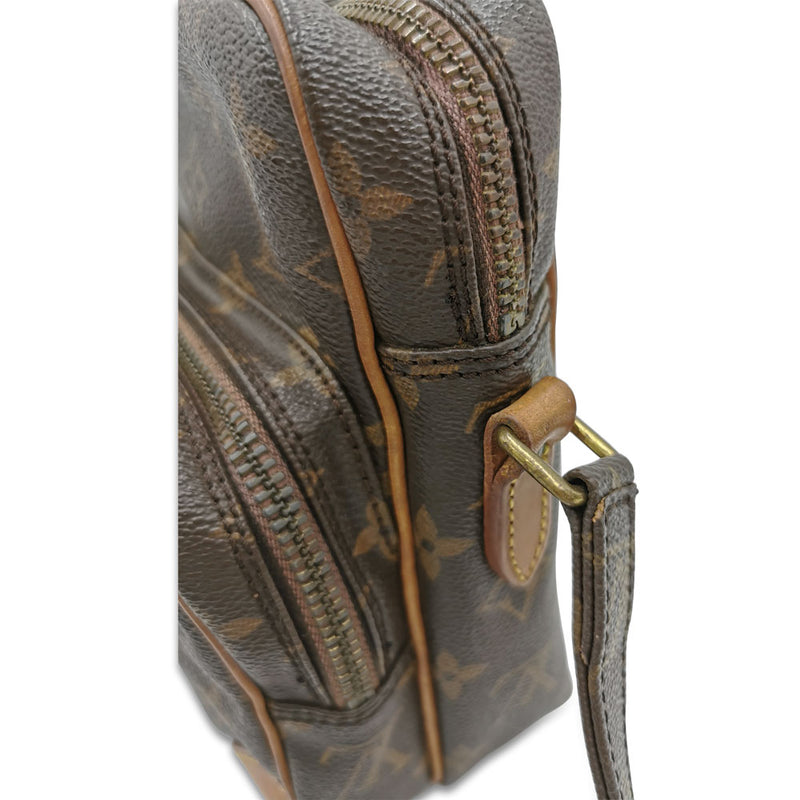 Monogram Canvas Amazone taske fra brand: LOUIS VUITTON - We Do Vintage