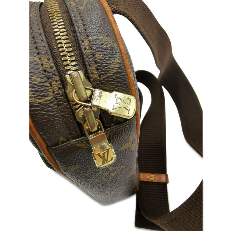 Monogram Canvas Pochette Gange taske fra brand: LOUIS VUITTON - We Do Vintage