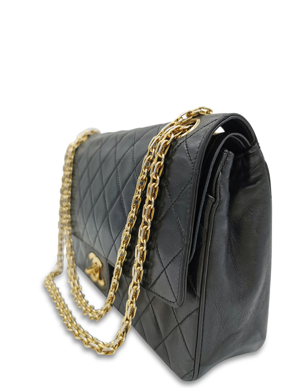 Sort Classic double flap reissue chain medium taske fra brand: CHANEL - We Do Vintage