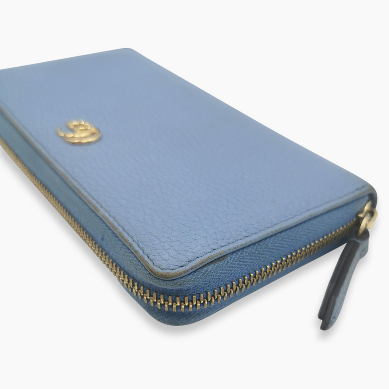 Lyseblå zip around wallet taske fra brand: GUCCI - We Do Vintage