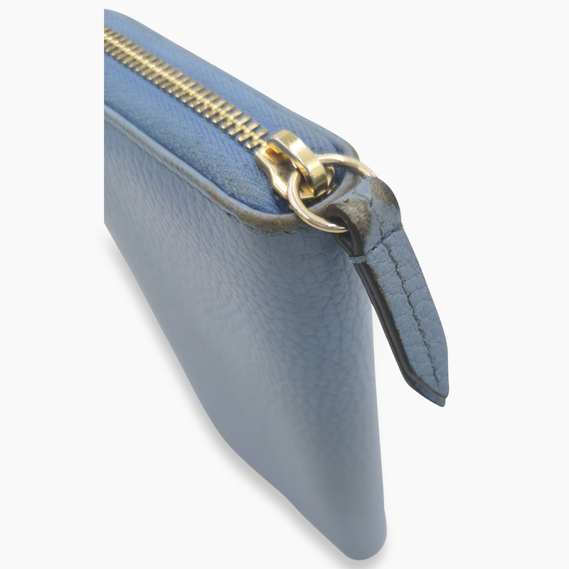 Lyseblå zip around wallet taske fra brand: GUCCI - We Do Vintage