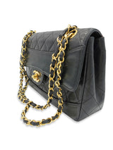 Sort Single Flap small m. pung taske fra brand: CHANEL - We Do Vintage