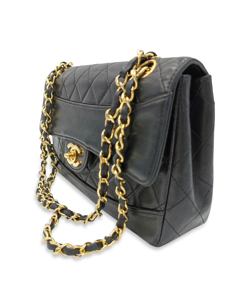 Sort Single Flap small m. pung taske fra brand: CHANEL - We Do Vintage