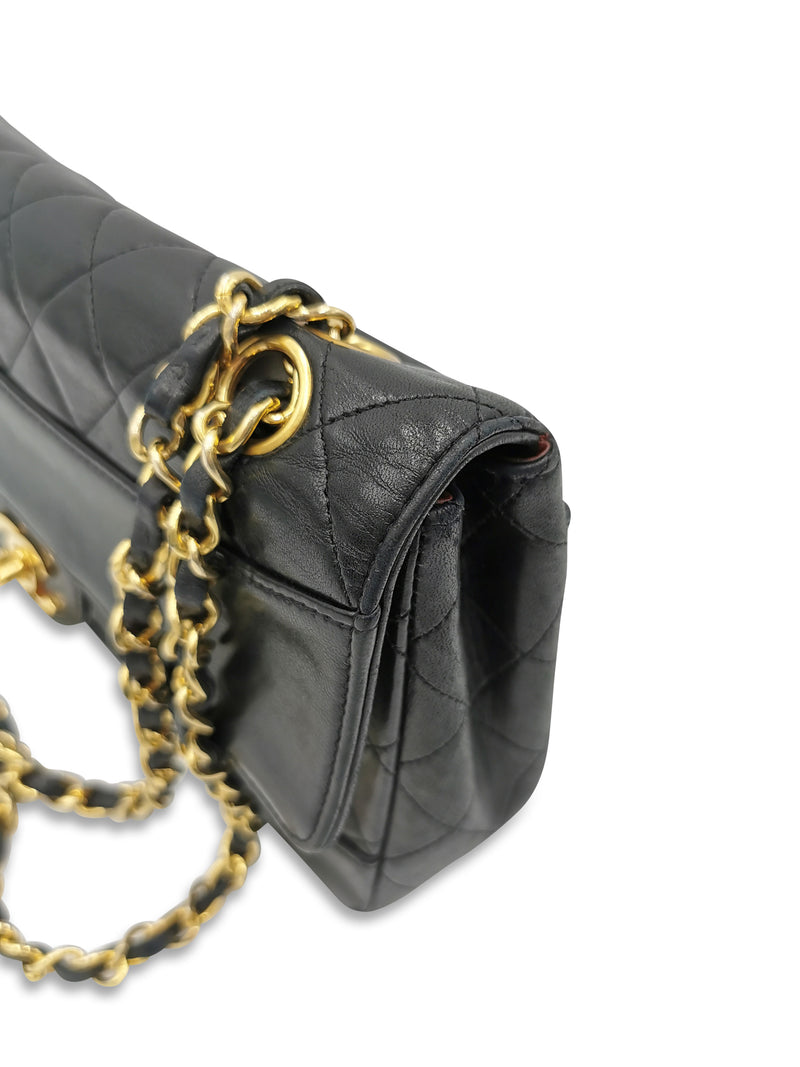 Sort Single Flap small m. pung taske fra brand: CHANEL - We Do Vintage