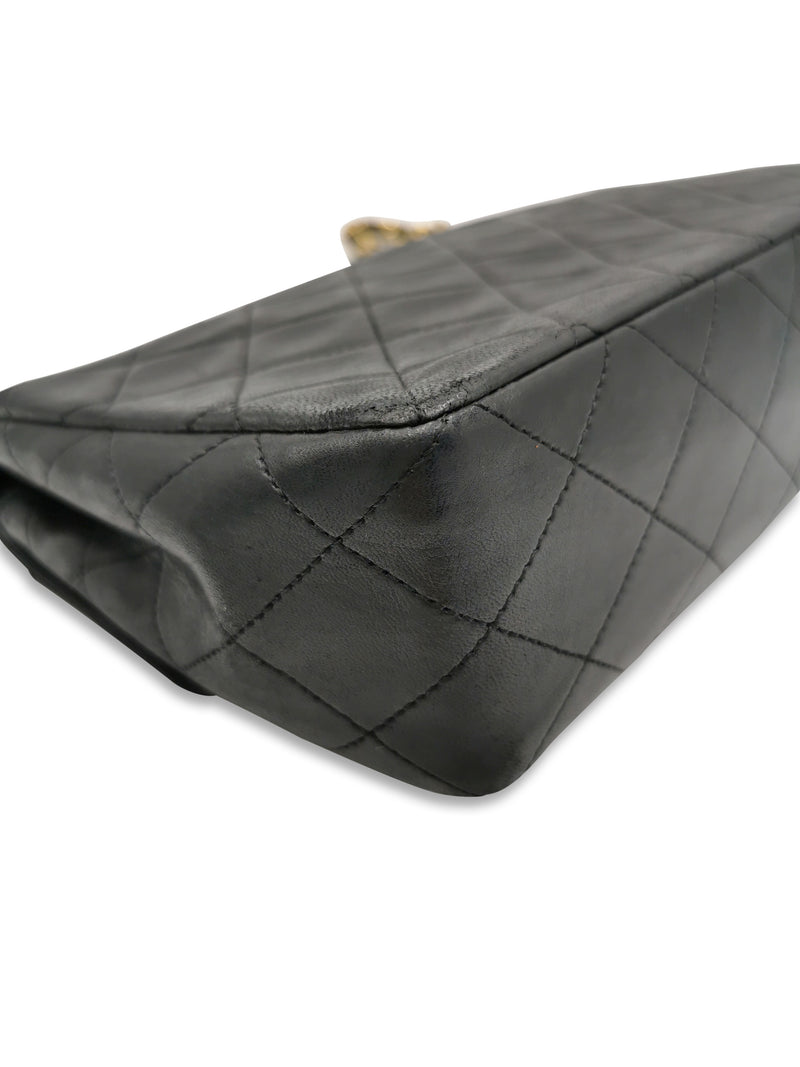 Sort Single Flap small m. pung taske fra brand: CHANEL - We Do Vintage