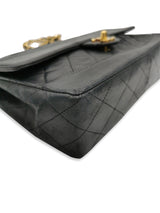 Sort Single Flap small m. pung taske fra brand: CHANEL - We Do Vintage