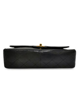 Sort Single Flap small m. pung taske fra brand: CHANEL - We Do Vintage