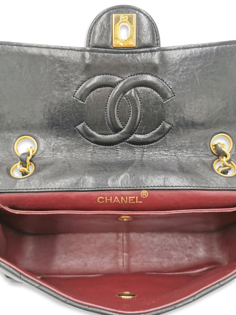 Sort Single Flap small m. pung taske fra brand: CHANEL - We Do Vintage