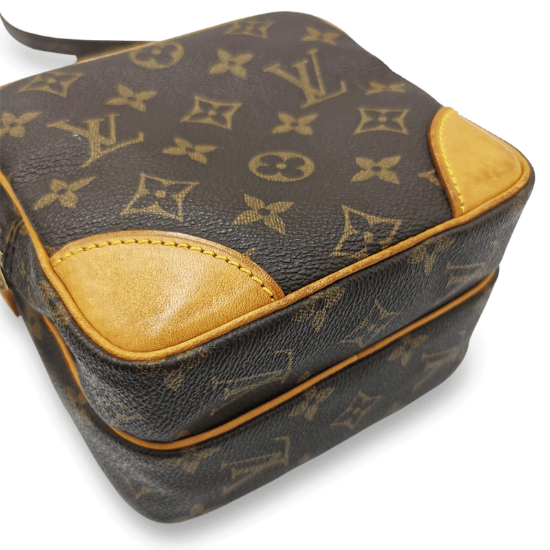 Monogram Canvas Amazone taske fra brand: LOUIS VUITTON - We Do Vintage