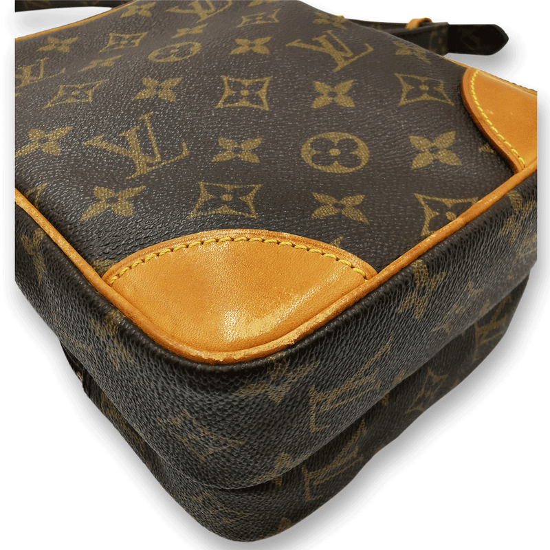 Monogram Canvas Amazone taske fra brand: LOUIS VUITTON - We Do Vintage
