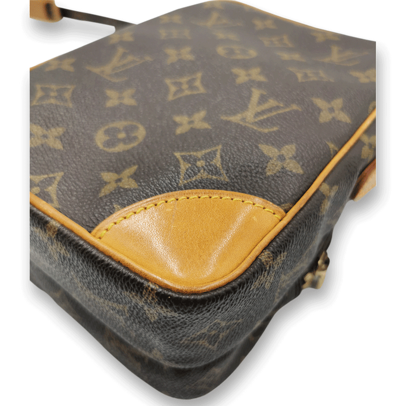 Monogram Canvas Amazone taske fra brand: LOUIS VUITTON - We Do Vintage