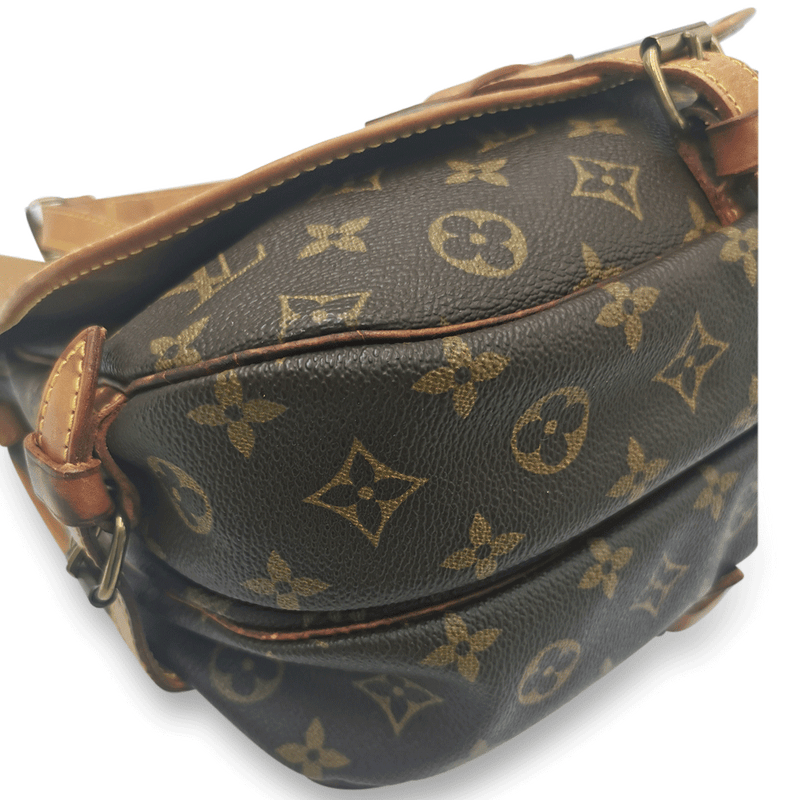 Monogram Canvas Saumur 30 taske fra brand: LOUIS VUITTON - We Do Vintage