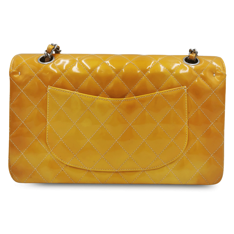 Orange Patent Classic flap medium taske fra brand: CHANEL - We Do Vintage