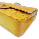 Orange Patent Classic flap medium taske fra brand: CHANEL - We Do Vintage