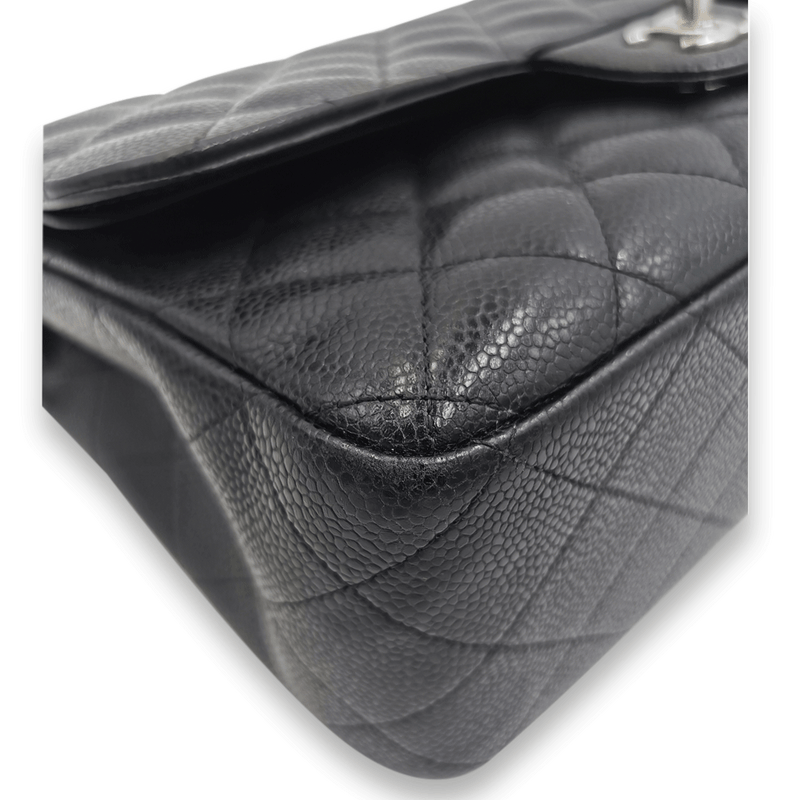 Sort caviar jumbo Classic double flap taske fra brand: CHANEL - We Do Vintage