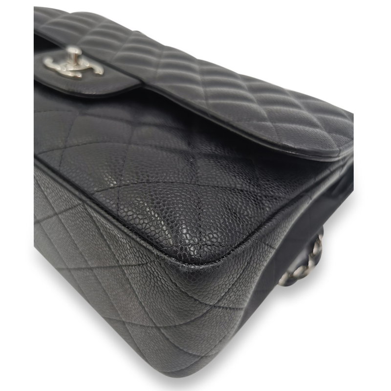 Sort caviar jumbo Classic double flap taske fra brand: CHANEL - We Do Vintage