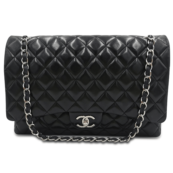Sort Maxi Classic double flap taske fra brand: CHANEL - We Do Vintage