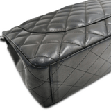 Sort Maxi Classic double flap taske fra brand: CHANEL - We Do Vintage
