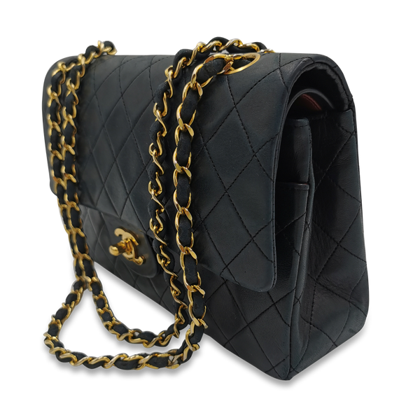 Sort Classic flap medium taske fra brand: CHANEL - We Do Vintage