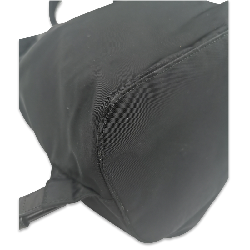 Sort Nylon rygsæk small taske fra brand: PRADA - We Do Vintage