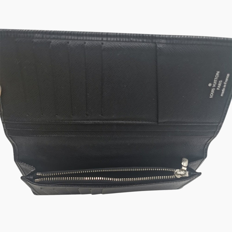 Sort Epi læder Brazza taske fra brand: LOUIS VUITTON - We Do Vintage