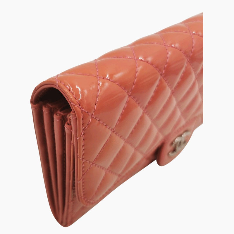 Orange patent woc taske fra brand: CHANEL - We Do Vintage