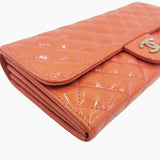 Orange patent woc taske fra brand: CHANEL - We Do Vintage