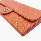 Orange patent woc taske fra brand: CHANEL - We Do Vintage