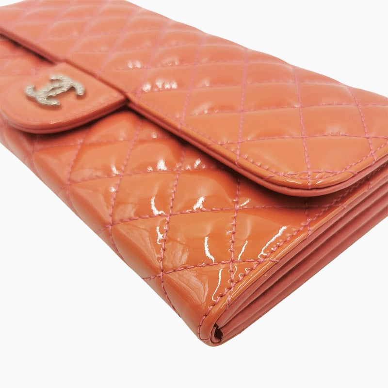 Orange patent woc taske fra brand: CHANEL - We Do Vintage