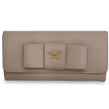 Beige Saffiano Bow Wallet taske fra brand: PRADA - We Do Vintage