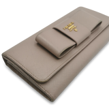 Beige Saffiano Bow Wallet taske fra brand: PRADA - We Do Vintage