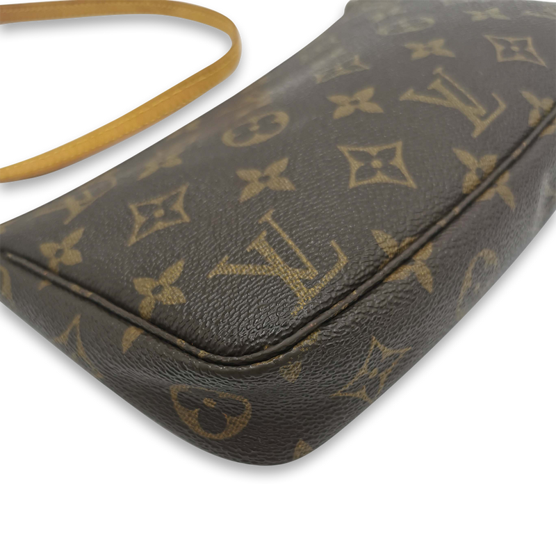 Monogram Canvas Pochette Accessoires m. crossbody rem taske fra brand: LOUIS VUITTON - We Do Vintage